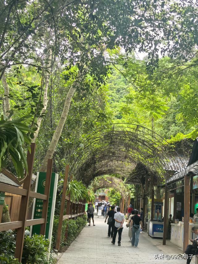 幸福生活不只在于丰衣足食，也在于碧海蓝天
