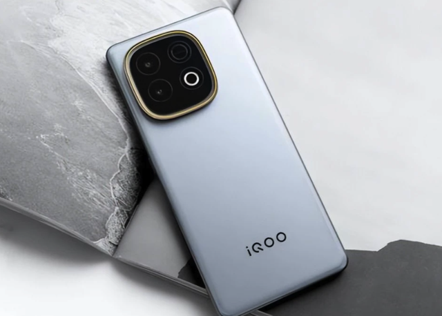 天玑9400和骁龙8至尊版哪个好？2025国补后，六款手机值得闭眼买