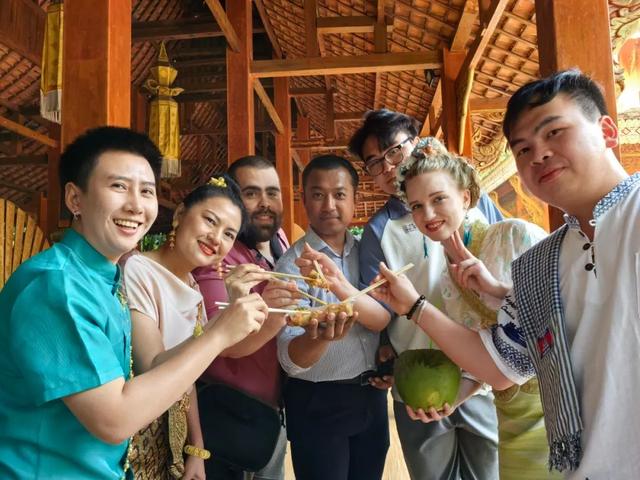 中国又一城市被“挤爆”，37万外国朋友赖着不走，目的却不是旅游？