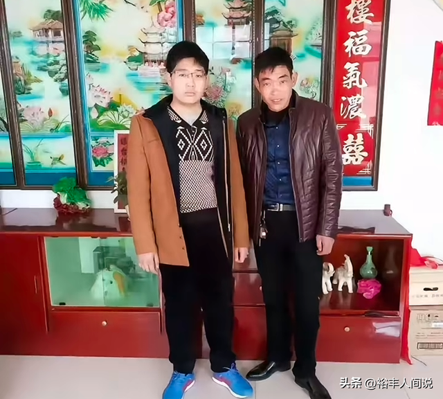 河南大学生王梦麒去世，年仅24岁，爸爸出轨患脑出血，妈妈不离弃