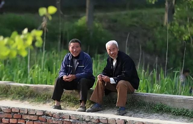 我退伍后在小学当保安，学校缺老师被请去顶课，多年后我成了校长