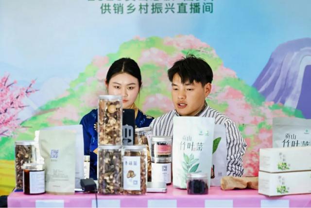 官宣!这个国庆来贡山过“卡雀哇节”
