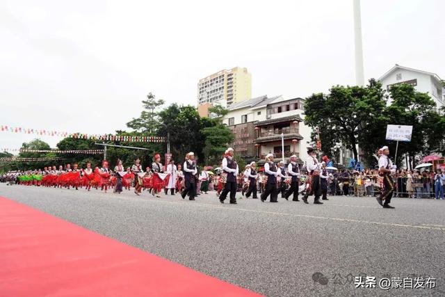 中缅胞波狂欢节刷屏了！牛车巡游、文化展演……瑞丽今天全城沸腾