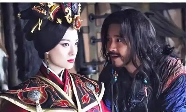 她陪他睡了30年,生下2个儿子,最后却亲手将他毒杀在自己寝宫里