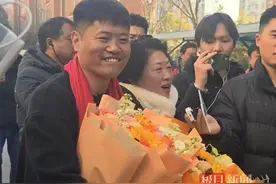 男子错认“亲爹”16年后寻亲成功，一家人要求“假爹”公开道歉图片