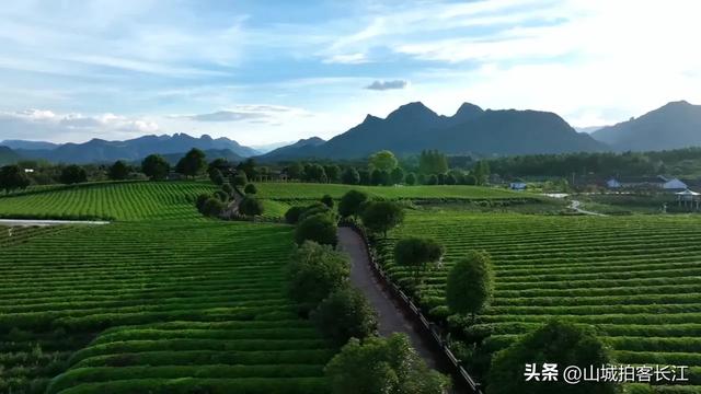 贵州铜仁头号大县，交通令人又爱又恨，景点名称像武侠小说目录？