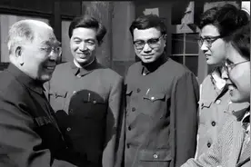 【追忆】青年时期的李克强图片