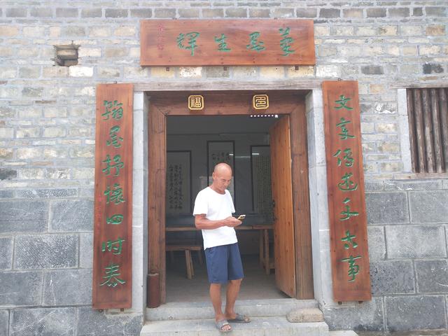 他是广西全州的一位伟大老人，他的名字叫唐以金！