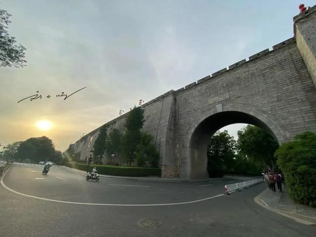 中国“最另类”省会：本省城市不待见，却与隔壁省亲如一家？