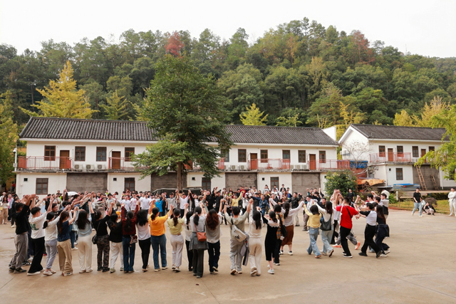 300人银杏下相约！韶关这场“交友局”真甜