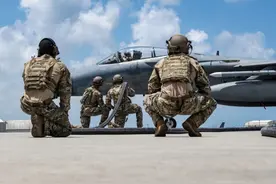 待歼30出现，美国或才能在中国附近永久部署战机，为何要等16年？图片