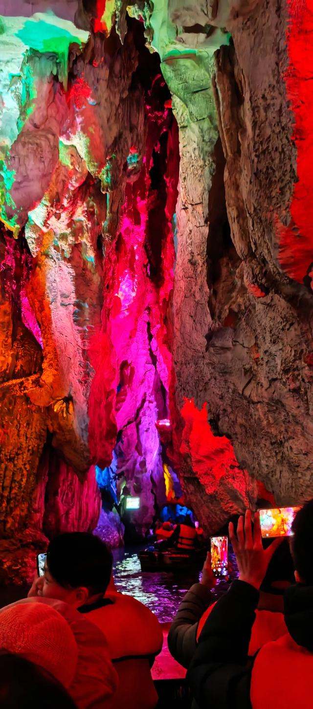 贵州：漫游安顺神奇龙宫！