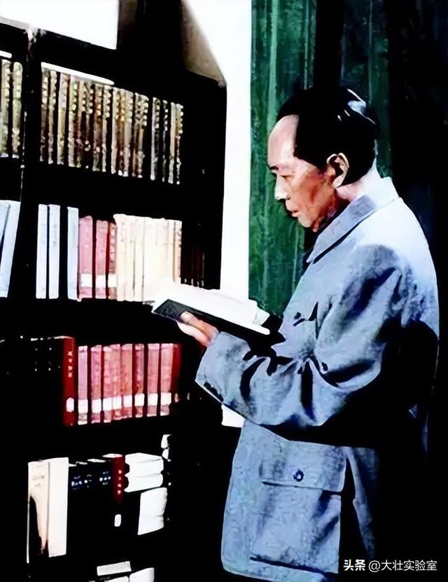 毛主席的机要秘书谢静宜有多美？长相甜美可爱，当过北京市委书记