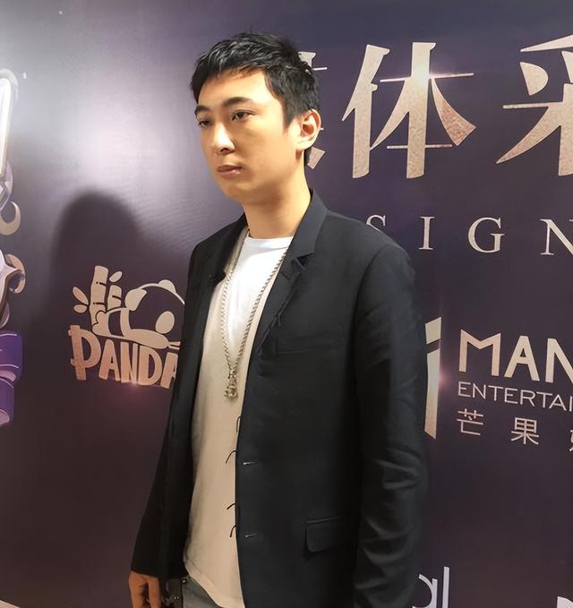 官媒发文，38岁王思聪再破天花板，让王健林和整个商界沉默了