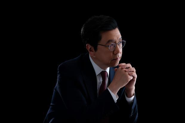 在美27年却未改变国籍，今携千亿资产撤出，把95%投入中国市场