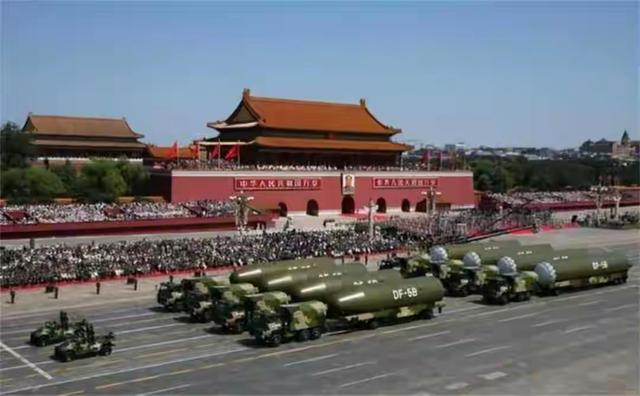 日本砸560亿搅黄北京阅兵，军报下场直接开怼。