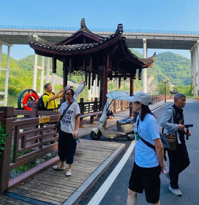 边城印象:一口吃三省 三地闻鸡鸣!