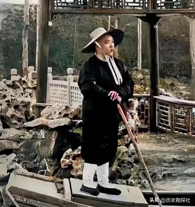 这是袁世凯五姨太的真实样貌，头发稀疏并不貌美，但备受宠爱