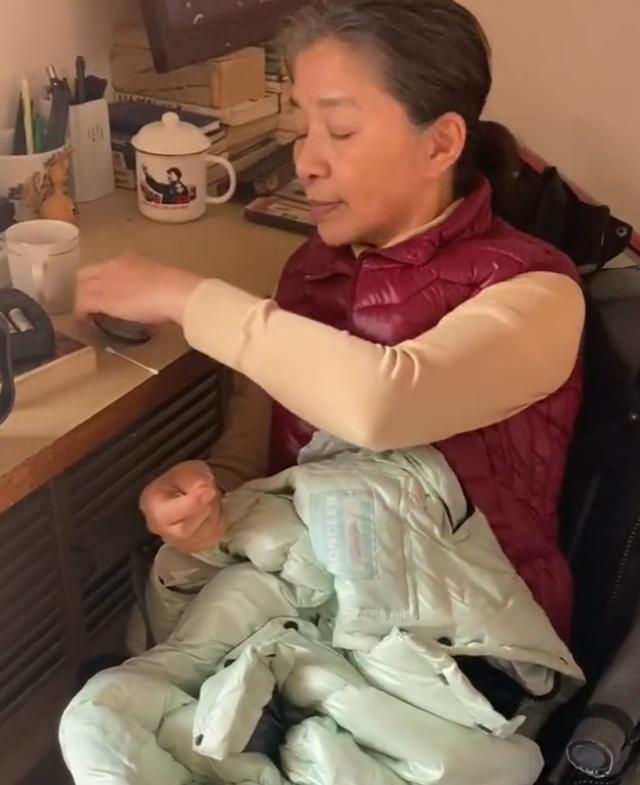 原来他是迟蓬丈夫，难怪66岁能出演《生万物》，有个好丈夫太重要