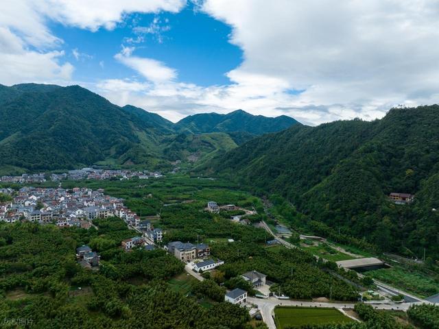 杭州半小时车程的宝藏小城，水乡购物中心不收门票，称为良心县城