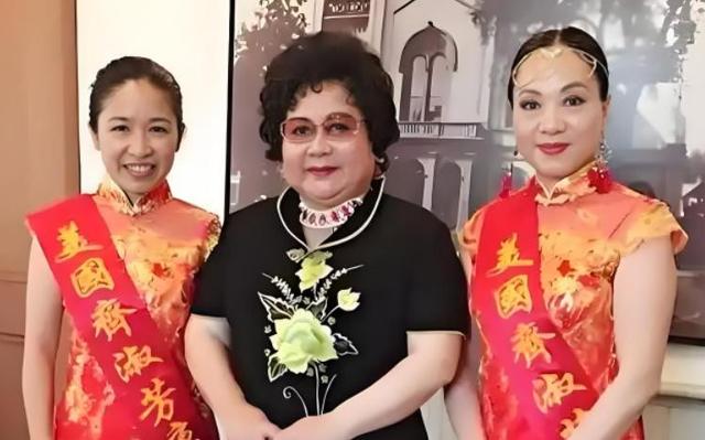 吃里爬外，永不回国？她带领30名演员选择留美，如今年过花甲归来
