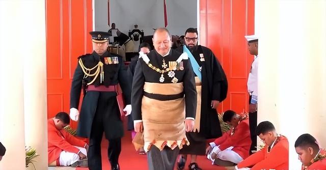 太平洋上的小岛国：仅11万人，女性都很丰满，男人还能娶两个老婆