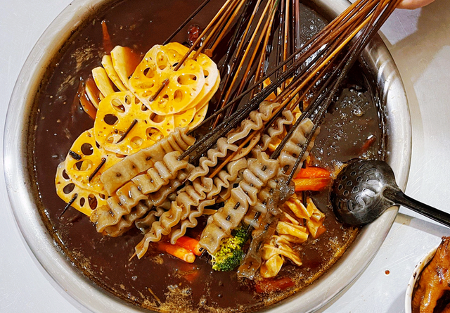 正式通车！全线免费！新挖赏秋天花板小城，绝美彩林不输九寨！地道美食50元吃爽！