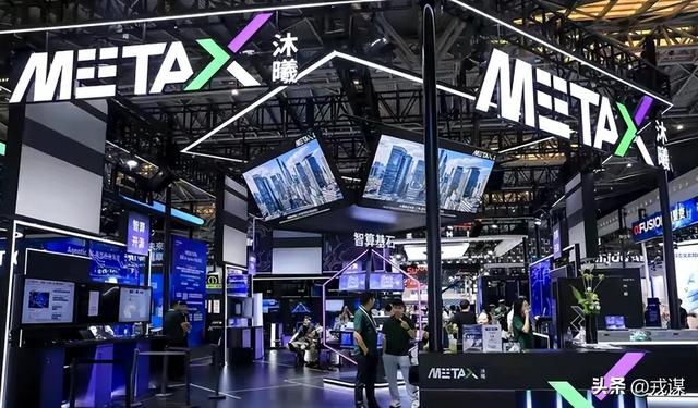 国产AI芯片真崛起了？靠堆卡硬刚英伟达，百亿市场真空被疯抢！