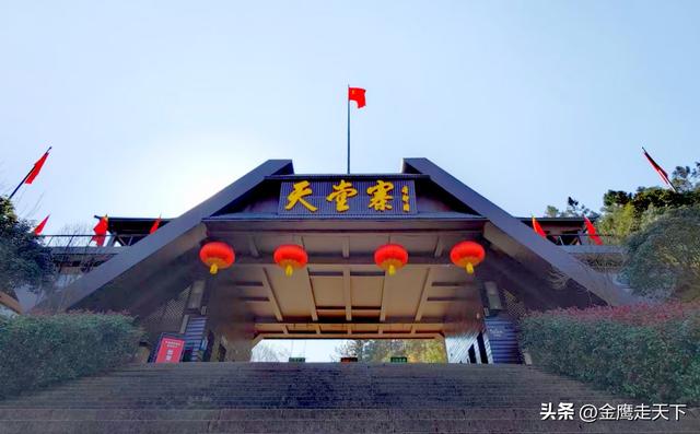 皖鄂之巅迎远客 山水红韵架桥梁——东北旅行商媒体走进天堂寨考察