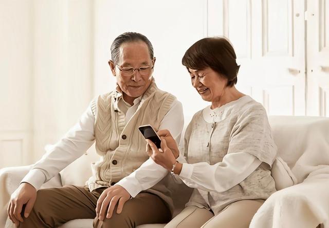 胰腺要保护好，医生劝老年人：别太节省，常吃这几样，健康美味