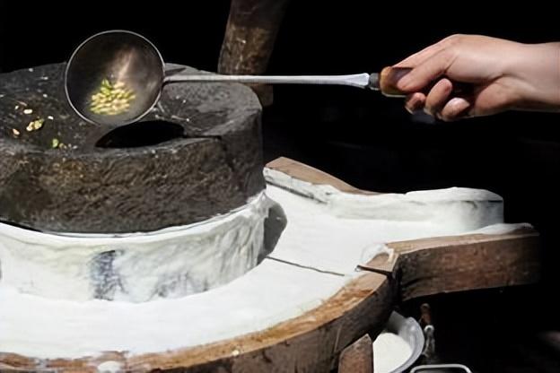 特朗普急了！小小的大豆竟成拿捏他的“命门”，中美贸易战升级？