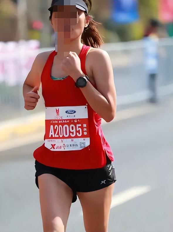 丈夫公开发声！官宣辞职才5天，最快女护士竟走上了另一条上坡路