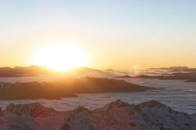 4860米云端告白指南！在达古冰川的日照金山下，说最甜的情话