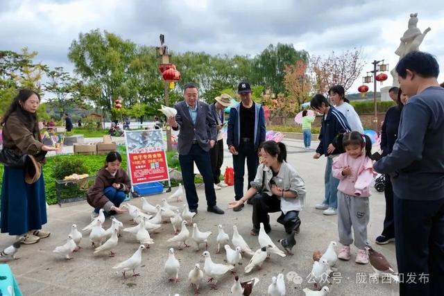 晚霞湖景区国庆客流迎高峰 乞巧文化成打卡热点