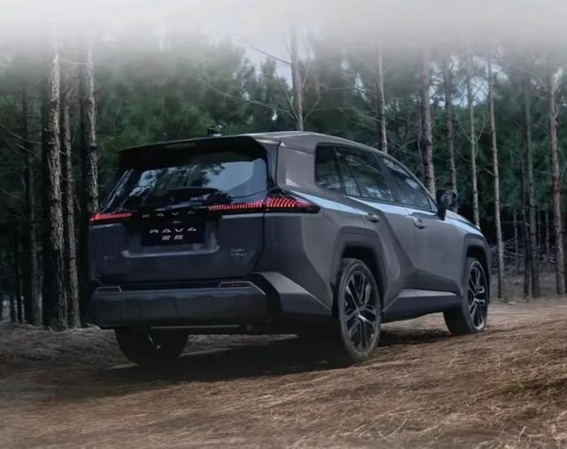 全球第六代RAV4荣放开启全国交付，一车三动力