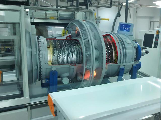 两艘同造？中国第5艘航母要来了：不复制福建舰，直接全面放大