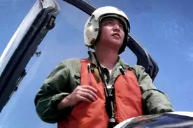 南海撞机王伟牺牲后，美国只赔3万要求归还飞机，我国如何应对？图片