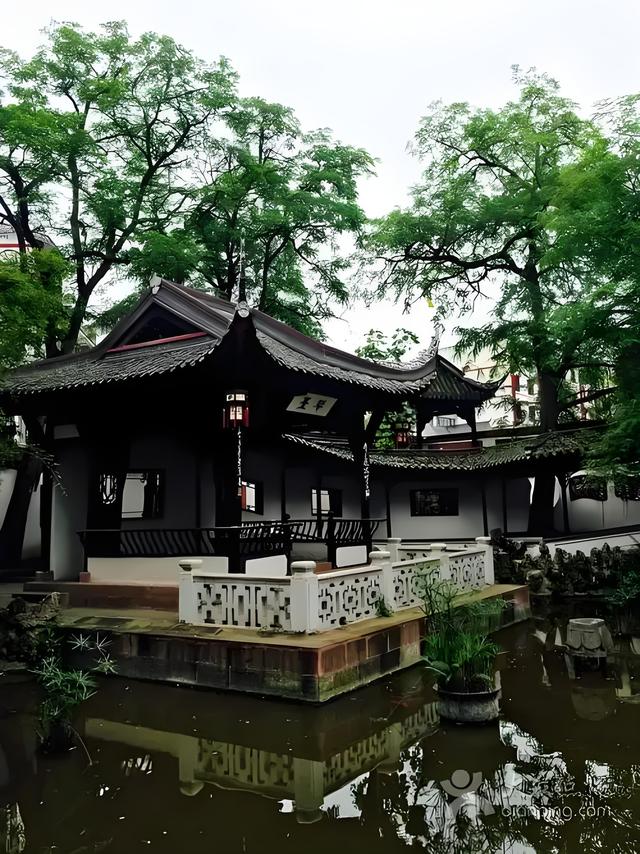 陆游的心路:从沈园到罨画池再到文君井