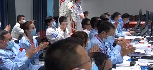 央视披露!神舟十九号出舱意外,蔡旭哲称情况危险,出舱风险有多大