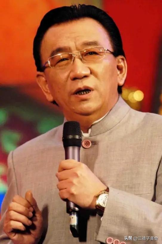 独居北京无人照料	，家中杂乱简陋环境寒酸，79岁侯耀华晚年凄凉