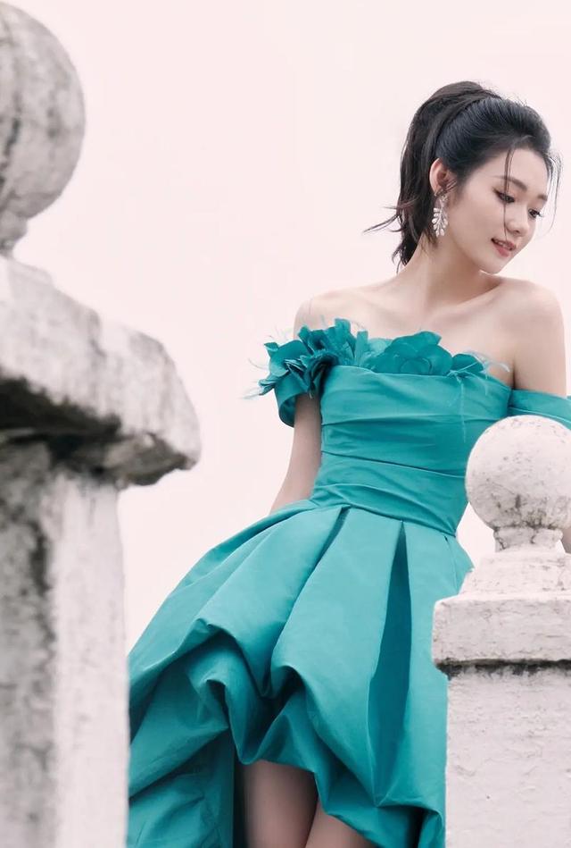 00 后段奥娟凭处女作入围金鸡奖最佳女主角，颜值出众惹人爱