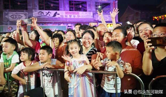 文化为翼：历史街区与文创空间的夜间绽放