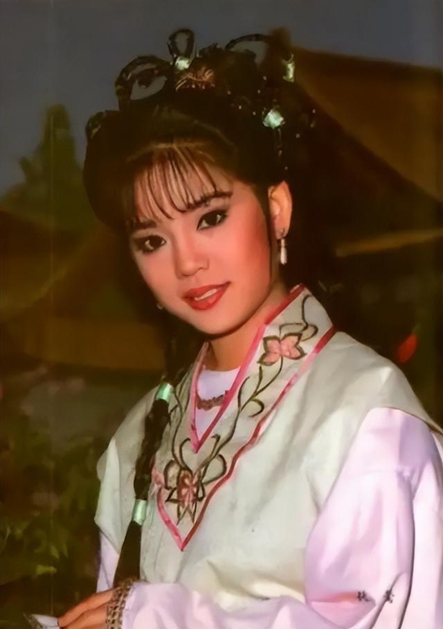 喂奶12年、同床入睡15年、跟儿子拍婚纱照，畸形的爱真离谱！
