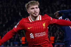 欧冠巅峰对决！巴黎圣日耳曼0-1利物浦，神奇的埃利奥特第一脚射门洞穿多纳鲁马十指关！图片