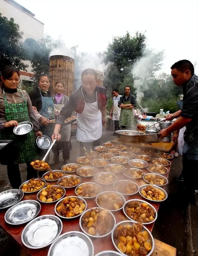 预制菜婚礼后续！花费37万包厅，后厨大量冷冻货， 酒店账号已沦陷