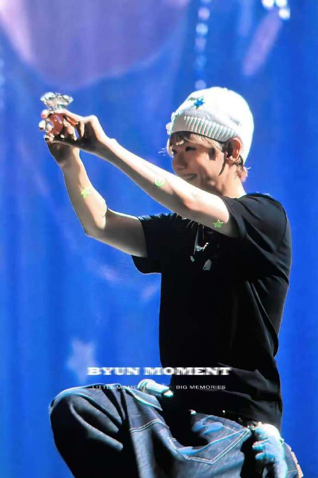 文娱榜又爆了！边伯贤凭“宠中粉”稳坐中永一，这份用心谁能不服