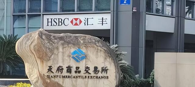 背刺中国，出卖孟晚舟的真凶被挖出来后，如今遭到了哪些报应