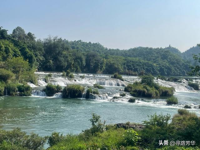 在陡坡塘瀑布的人流外，寻找一处宁静所在