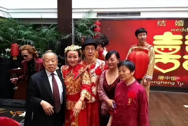 吃狗食、关禁闭	，央视前才女国外被虐成“人干”？董卿想救她都难