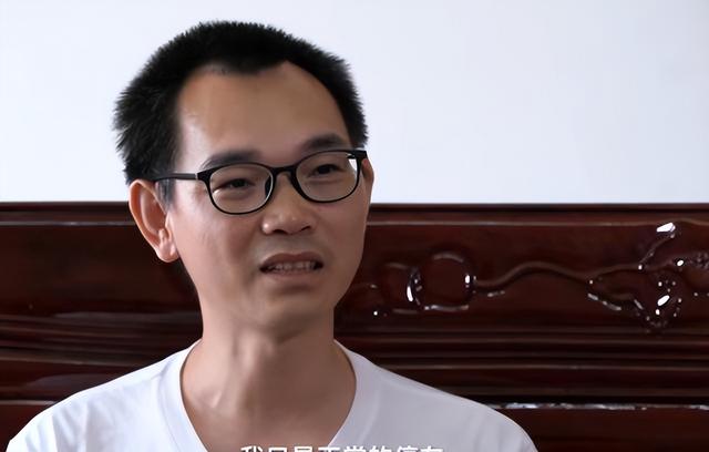 41岁程序员住车里3年，早晚蹭深圳湾公厕洗漱，自称不是为了省钱